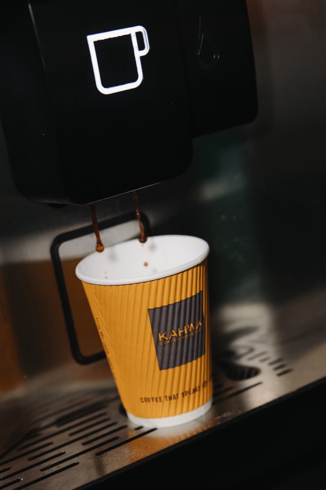 Bean to cup pour kahwa cup — Aroma Coffee Service